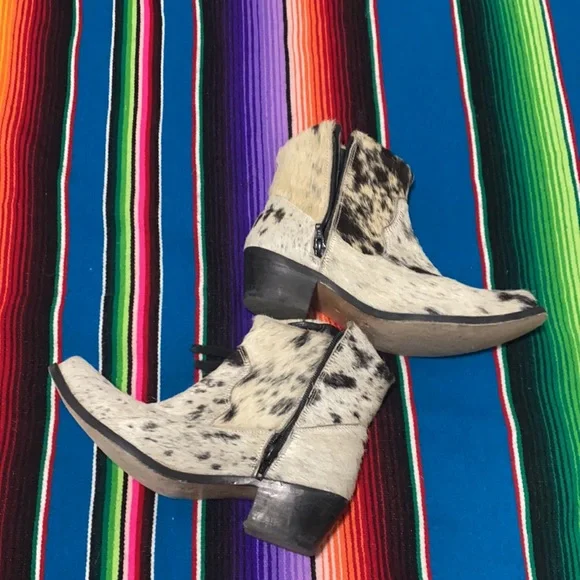 Agave Sky Cowhide Fringe Ankle Boots Size 6 - Picture 2 of 4